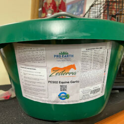 ZESTERRA EQUINE LICK TUB WITH GARLIC 30LB