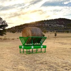 chute help adjustable bale feeder