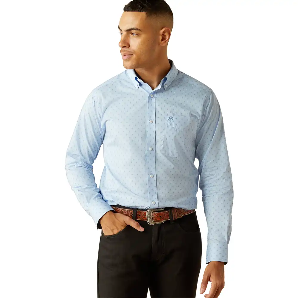 ariat men's fitted shirt in light blue