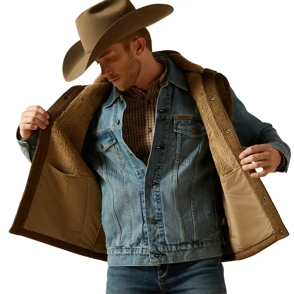 ariat men's sherpa vest in cub