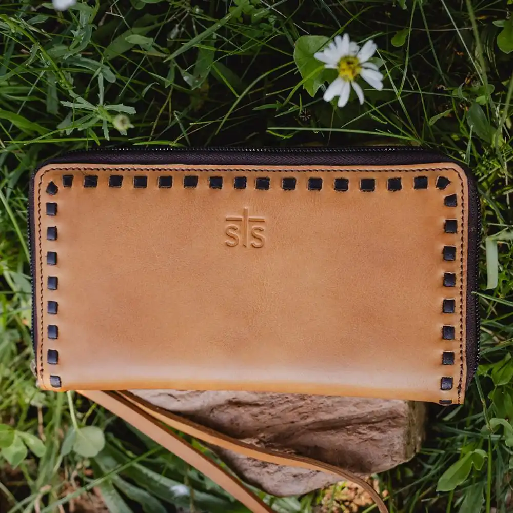 berkley bifold wristlet