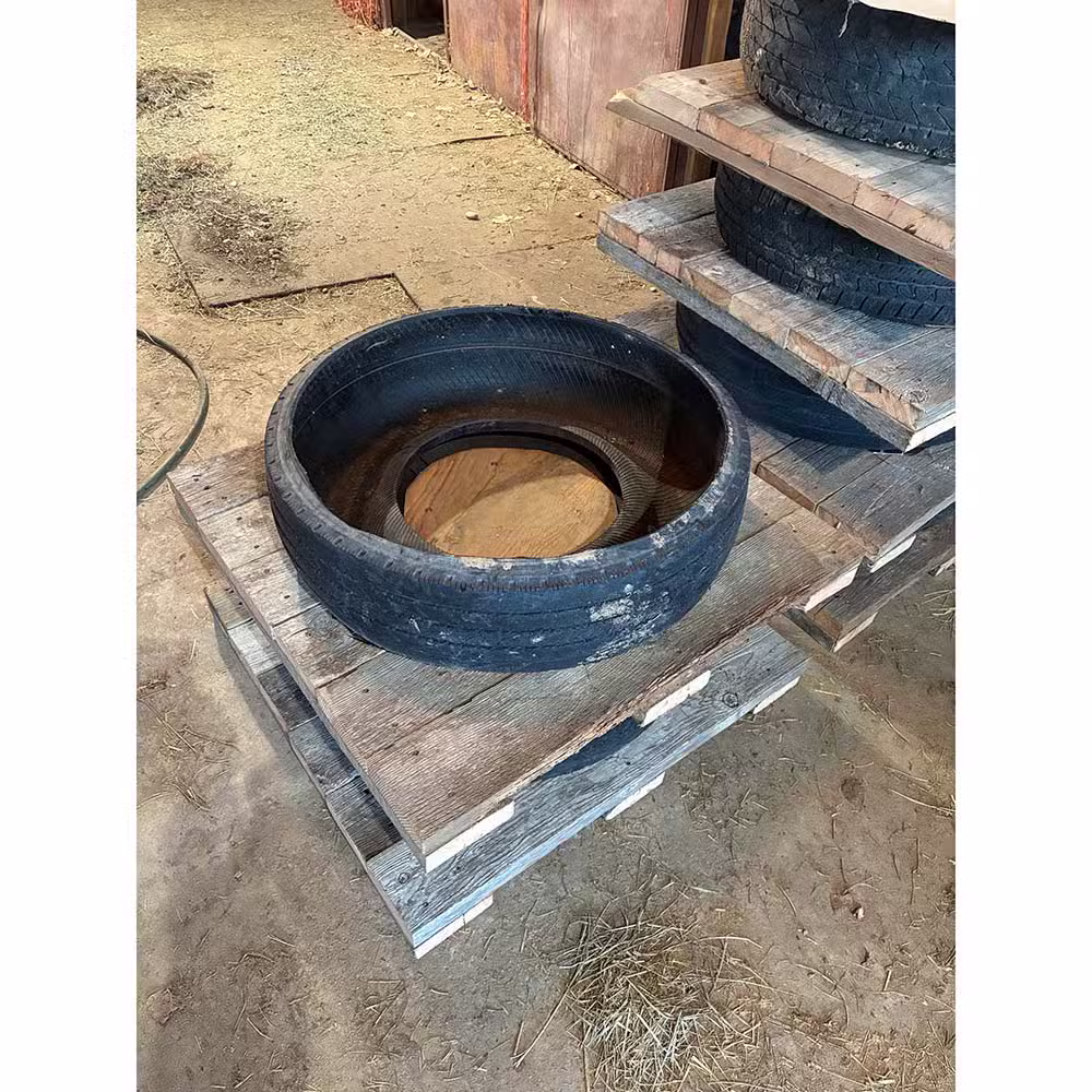 Mineral tire feeder.