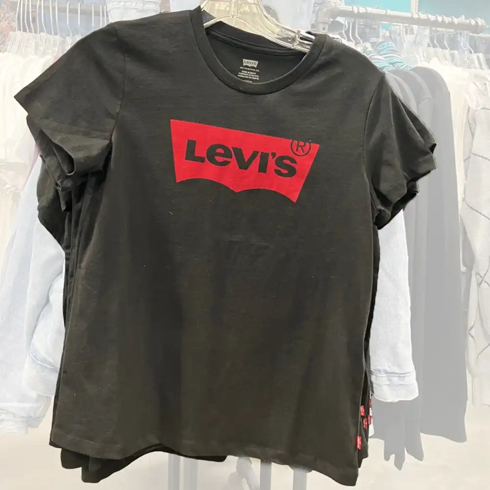 Levi's women's graphic tee black